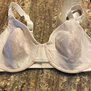 Vanity Fair Lace Bra in Cream